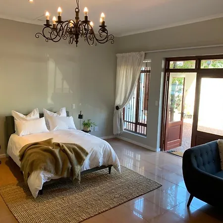 Heart Of Constantia - Solar Powered Appartement Kaapstad Buitenkant foto