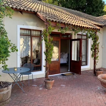 Heart Of Constantia - Solar Powered Appartement Kaapstad Buitenkant foto