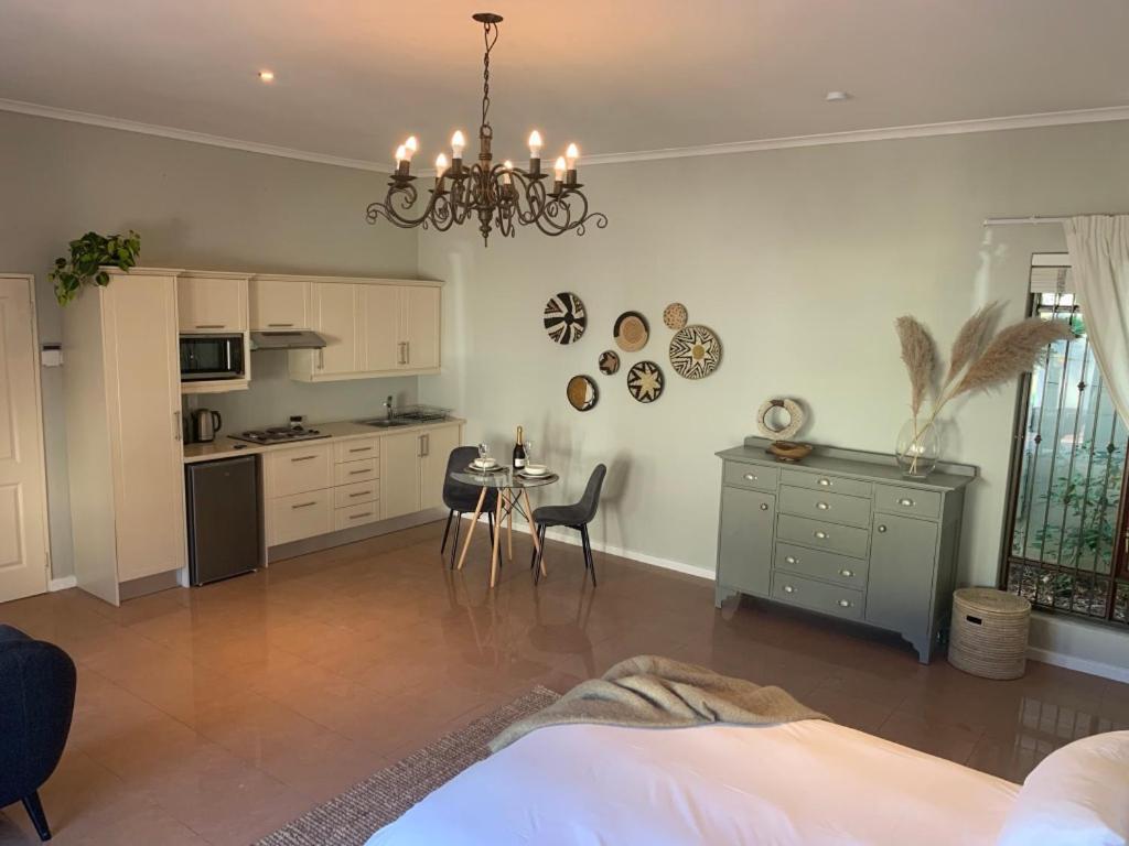 Heart Of Constantia - Solar Powered Apartment *
