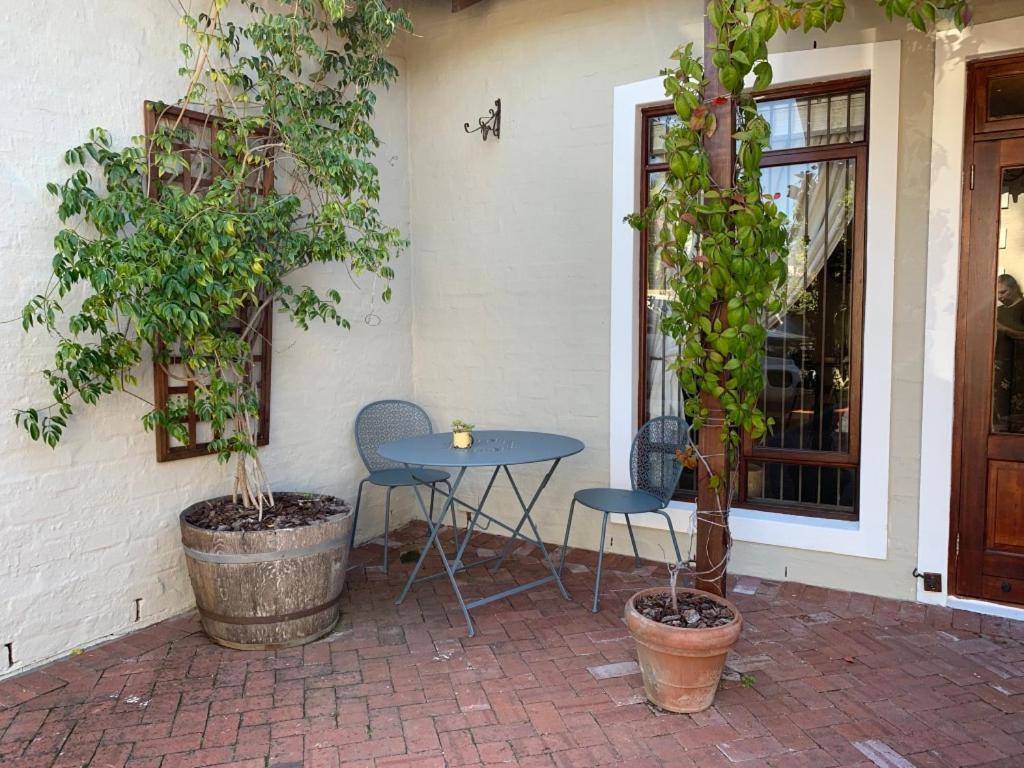 Apartment Heart Of Constantia - Solar Powered *